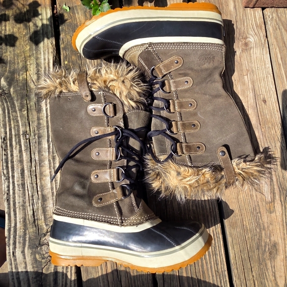 Sorel Joan of Arctic Olive Green Waterproof Fur Trimmed Boots - Picture 5 of 10